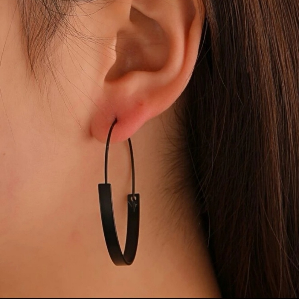 Black Modern Chic Hoop Earrings